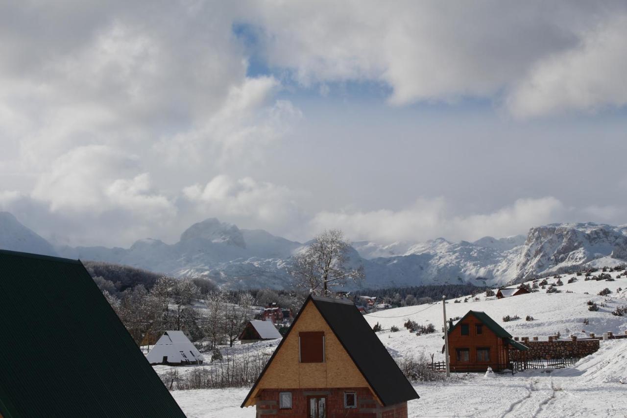 Three Houses Жабляк Экстерьер фото