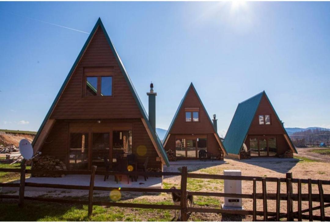 Three Houses Жабляк Экстерьер фото